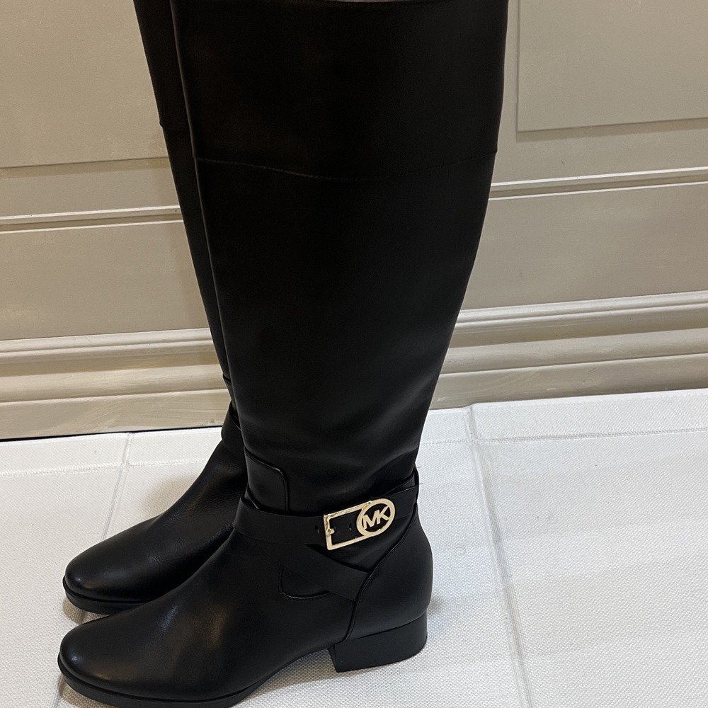 Michael Kors Women's Black Leather Knee High Riding Boot Buckle Pull On US 6.5 M - Picture 2 of 5